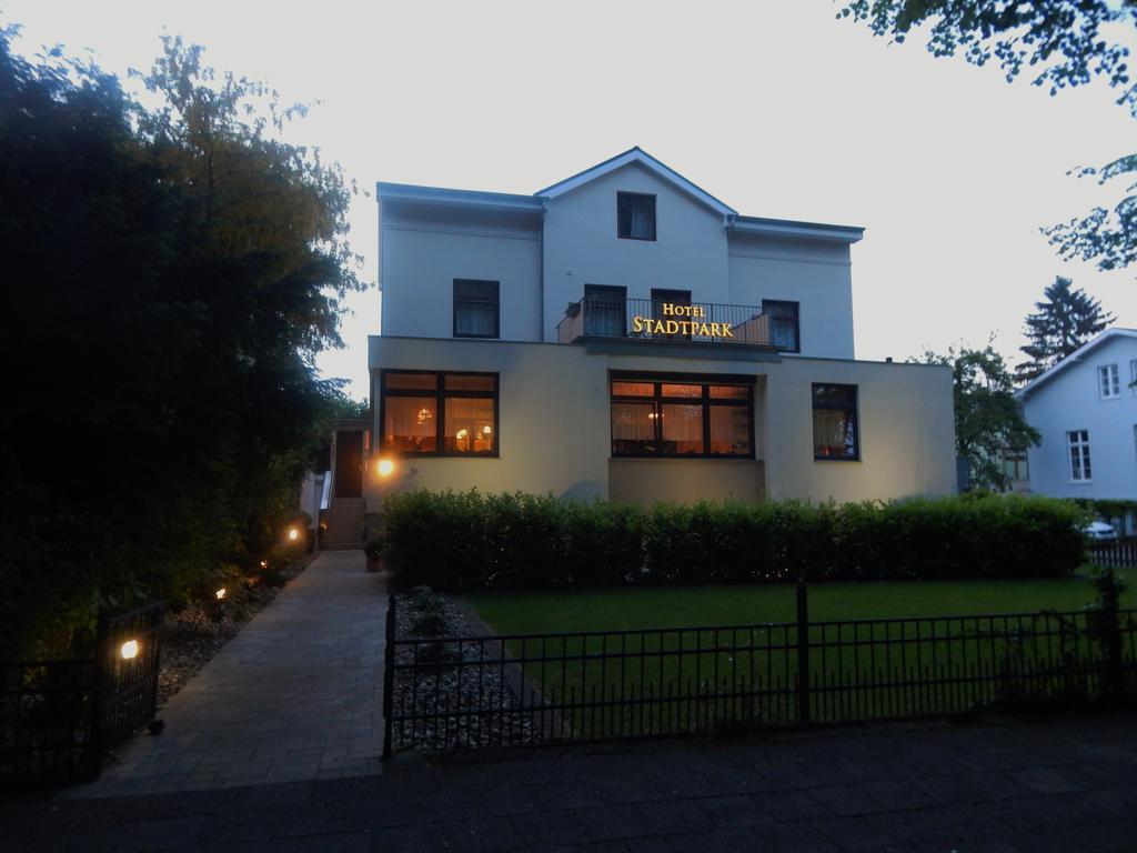 Aparthotel Stadtpark Любек Экстерьер фото